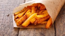 Εύκολο σνακ με κολοκύθα αντί για τηγανητές πατάτες, έτοιμο σε 20′