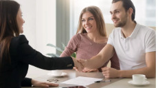 Πώς καθορίζεται η πληρωμή του ασφαλίστρου – Τι θα συμβεί εάν ξεχάσετε τη δόση