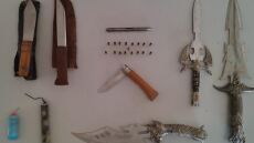 Λαμία: 53χρονος είχε οπλοστάσιο και ενάμισι κιλό κάνναβης στο σπίτι του