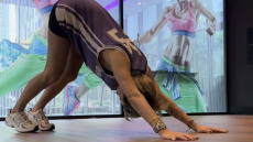 Έξι εύκολες διατάσεις για καλύτερη στάση σώματος και λιγότερο πόνο σε πλάτη και μέση