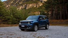 Το Jeep Renegade γιορτάζει και φρεσκάρεται