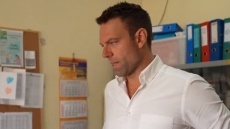 Στέφανος Κασσελάκης: Γιατί είναι ακόμα στις κούτες τα κλιματιστικά που δώρισε ο Κασσελάκης σε σχολείο της Καλλιθέας