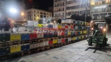 Συμβολική διαμαρτυρία από μελισσοκόμους στην Πάτρα: Έστησαν κυψέλες στην πλατεία Γεωργίου - Δείτε φωτογραφίες