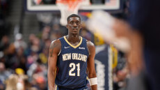 Τόνι Σνελ: Η δραματική ιστορία του αυτιστικού πρώην συμπαίκτη του Γιάννη Αντετοκούνμπο - Δεν βρήκε το συμβόλαιο που θα έσωζε τον ίδιο και τα παιδιά του