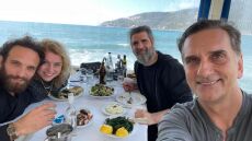 Η Μάγισσα: Η φωτογραφία του Νίκου Ψαρρά με τους ηθοποιούς της σειράς