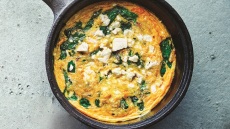 Φριτάτα με φέτα και σπανάκι