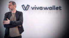 Viva Wallet: Ανταλλάσσουν αγωγές ο Χάρης Καρώνης και η JP Morgan γράφουν οι Financial Times