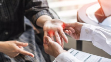 Δέκα αλήθειες για την παράξενη νόσο που «προτιμά» γυναίκες, δεξιόχειρες και 40χρονους