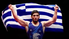 Πάλη: Πρωταθλητής Ευρώπης ο Νταουρέν Κουρουγκλίεβ - Έκανε τον γύρο του θριάμβου με την ελληνική σημαία - Βίντεο 