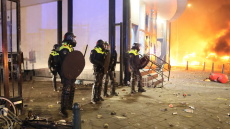 Ολλανδία: Εκτεταμένα επεισόδια στη Χάγη μεταξύ μεταναστών