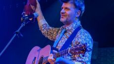 Φοίβος Δεληβοριάς: Παρατείνονται οι ζωντανές εμφανίσεις του στο «Κύτταρο»