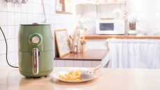 Ποια συσκευή της κουζίνας ενδείκνυται για πιο οικονομικό μαγείρεμα