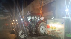 Αγρότες: Έκλεισαν με τα τρακτέρ για όλα τα οχήματα το τελωνείο των Ευζώνων