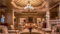 Η συναρπαστική ιστορία του ξενοδοχείου που πρωταγωνιστεί για 150 χρόνια στον ελληνικό κλάδο φιλοξενίας