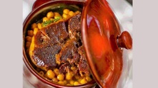 Ζυγούρι με ρεβίθια στη γάστρα