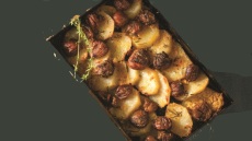 Πατάτες στον φούρνο με κάστανα και πορτοκάλι