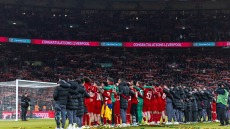 Συγκλονιστικό βίντεο με τον Κλοπ και όλη τη Λίβερπουλ να τραγουδούν «You'll never walk alone»