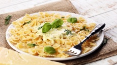 Η εύκολη συνταγή με ζυμαρικά, που γίνεται σε λιγότερο από μισή ώρα
