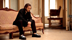 Βασίλης Μαγουλιώτης: Έρχεται με φόρα να κατακτήσει το θεατρικό σανίδι