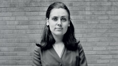 Menkes: Η καυστική πένα της μόδας