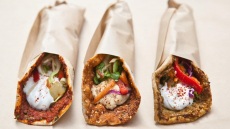 Πιάτα που αξίζει να δοκιμάσετε: τα λαχματζούν στο Feyrouz