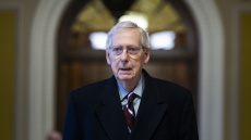 Έπεσε και τραυματίστηκε στο Καπιτώλιο ο Ρεπουμπλικάνος γερουσιαστής Μιτς ΜακΚόνελ