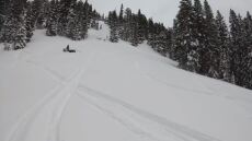  Snowmobiler κατέγραψε σε βίντεο τη στιγμή που εκείνος κι ο φίλος του θάβονται από «σιωπηλή» χιονοστιβάδα