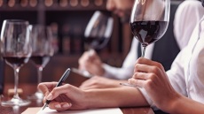 Ποιος θα είναι ο καλύτερος Έλληνας οινοχόος για το 2024;