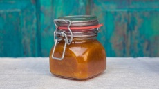 Φτιάχνουμε πανεύκολo dressing με τζίντζερ και απογειώνουμε τις σαλάτες μας και όχι μόνο