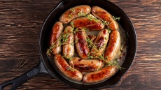 Μαγειρεύουμε με λουκάνικα: είδη, χαρακτηριστικά και συνταγές 