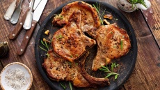 Τσικνοπέμπτη: 10 κρεοπωλεία προτείνουν τι να ψήσετε στο σπίτι