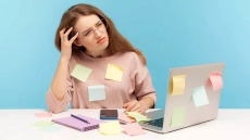 Μνήμη: Πόσο φυσιολογικό είναι να ξεχνάμε και πότε πρέπει να ανησυχήσουμε