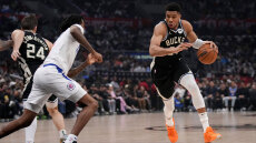 NBA, Κλίπερς-Μπακς 117-124: Διπλό στο Λος Άντζελες με Αντετοκούνμπο και Λίλαρντ - Βίντεο