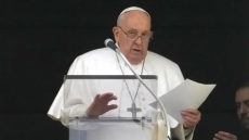 Κουλέμπα για Πάπα: Η σημαία μας είναι κίτρινη και μπλε, όχι λευκή - Ας μην επαναλαμβάνει λάθη του παρελθόντος