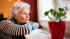 Παγκόσμια Ημέρα Μοναξιάς η σημερινή - Οι μοναχικοί θάνατοι στην Γαλλία, μάρτυρες της ακραίας απομόνωσης των ηλικιωμένων	