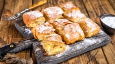 7 στάσεις στην Αθήνα για λαχταριστή μπουγάτσα