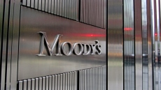 Ο οίκος αξιολόγησης Moody’s υποβαθμίζει το αξιόχρεο της Γαλλίας κατά μια βαθμίδα