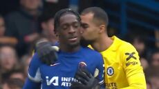 Τσέλσι - Λέστερ: Το απίστευτο αυτογκόλ του Ντισασί και το φιλί παρηγοριάς από τον Σάντσες - Βίντεο 