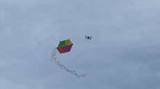 Καθαρά Δευτέρα: Παρέα στα Τρίκαλα σήκωσε χαρταετό με drone - Δείτε βίντεο