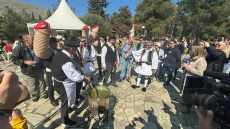 Τύρναβος: Αναβιώνει το «έθιμο του φαλλού» που κρατά από το 1898 - Τι συμβολίζει και πώς διατηρείται