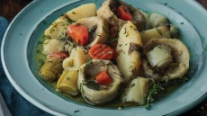 Αγκινάρες με πράσα ασπρογιαχνί