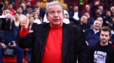 Ολυμπιακός: Ο Ζεράρ από τους «Απαράδεκτους» πήγε στο ΣΕΦ για να δει τον Φαλ - Φωτογραφίες