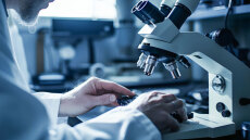 Ξεκινά η παραγωγή καινοτόμων CAR-T θεραπειών στο ΕΣΥ, με ποια διαδικασία