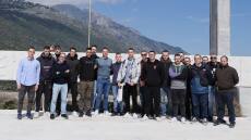 Κασσελάκης: Πρώτη έξοδος από το στρατόπεδο της Θήβας – Επισκέφθηκε το Δίστομο μαζί με φαντάρους που υπηρετούν μαζί