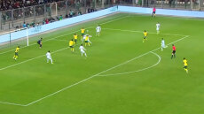 Αδιανόητο ψαλιδάκι του πρώην παίκτη του Ολυμπιακού, Γιασίν Μπενζιά, με... ασίστ στον εαυτό του - Δείτε βίντεο