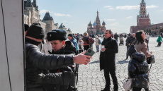 Κιργίζιοι που εργάζονται στη Ρωσία στοχοθετούνται από ένοπλους στρατολογητές, λένε οι Αρχές της χώρας τους