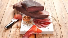 Η οικογενειακή επιχείρηση αλλαντικών στην Ξάνθη που διατηρεί ζωντανές τις μνήμες της Ανατολής