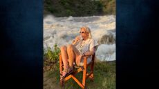 Χριστίνα Κοντοβά: Οι φωτογραφίες που πίνει ποτό μπροστά στους καταρράκτες της Ουγκάντα