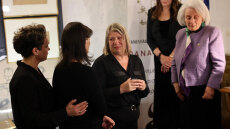 Τιμήθηκαν τρεις μάνες ηρώων που σκοτώθηκαν εν ώρα καθήκοντος στην παρουσίαση του βιβλίου της Βίκυς Φλέσσα