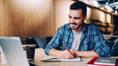 Aυτό είναι το νο1 μυστικό για να μη γεράσει ποτέ το μυαλό μας